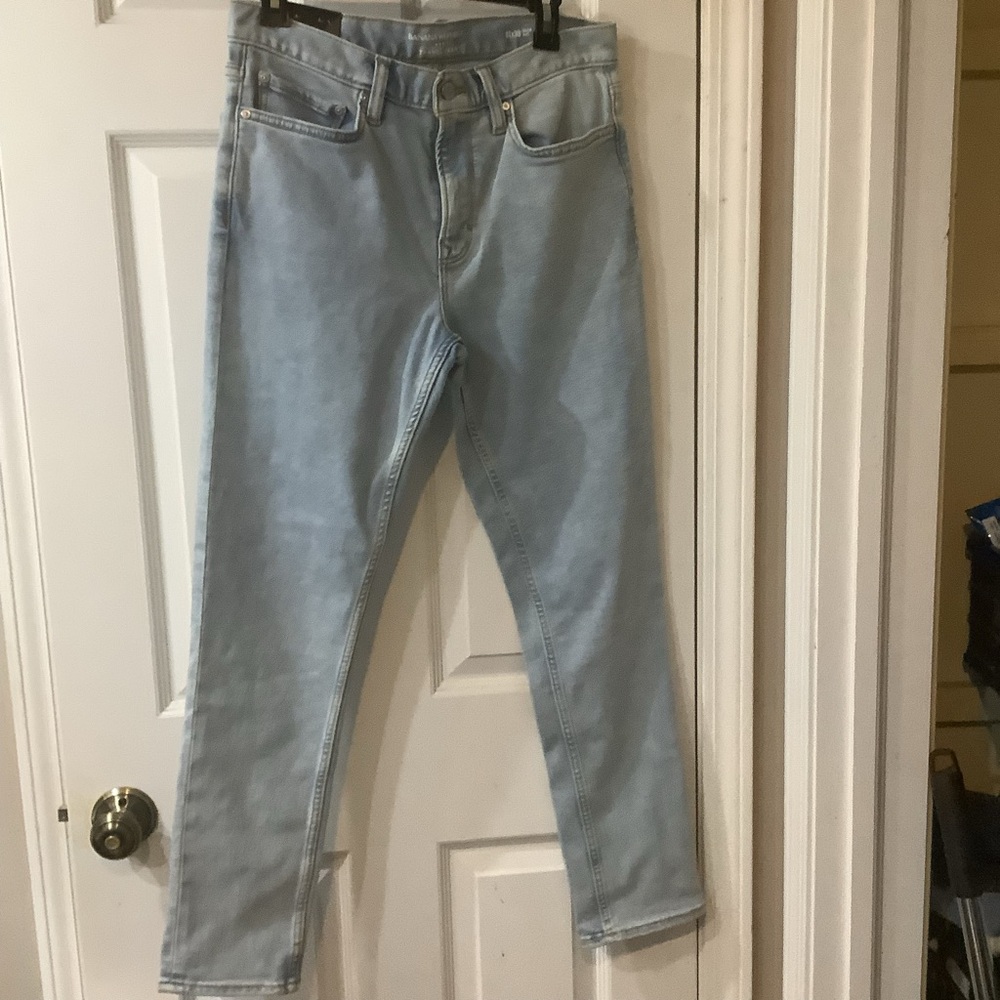 NWT  Banana Republic Factory TRAVEL JEAN Skinny Blue Jeans 31x30 LIGHT WASH